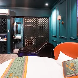 3* Hotel Silk Near Tan Son Nhat Airport